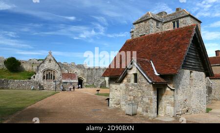 Carisbrooke Castle, eine historische motte-and-bailey-Burg im Dorf Carisbrooke (in der Nähe von Newport), Isle of Wight, England Stockfoto