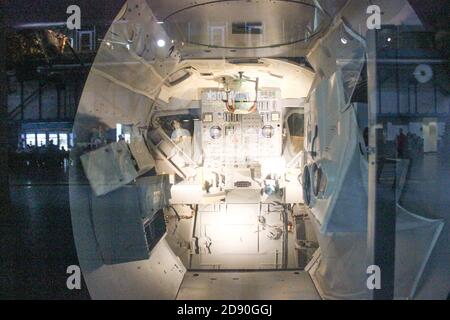 Triebwerke des Saturn V-Trägerraketenraketenraketenflugzeugs, der Apollo-Rakete, die Männer auf den Mond brachte, im Apollo/Saturn V-Zentrum des Kennedy Space Centers der NASA Stockfoto