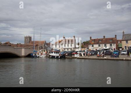 Blick auf die Wareham Bridge über den Fluss Frome in Dorset in Großbritannien, aufgenommen am 23. Juli 2020 Stockfoto