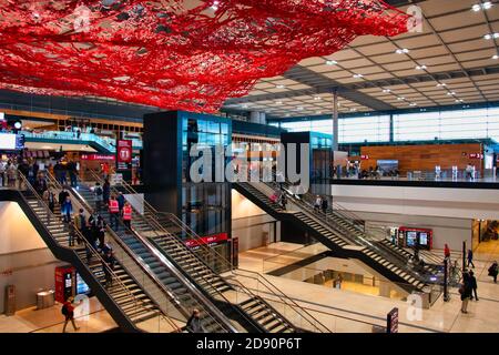 Schönefeld, 01. November 2020 - Innenaufnahme des Passagierterminals Flughafen Berlin Brandenburg (BER), internationaler Flughafen Willy Brandt Stockfoto