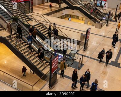 Schönefeld, 01. November 2020 - Innenaufnahme des Passagierterminals Flughafen Berlin Brandenburg (BER), internationaler Flughafen Willy Brandt Stockfoto