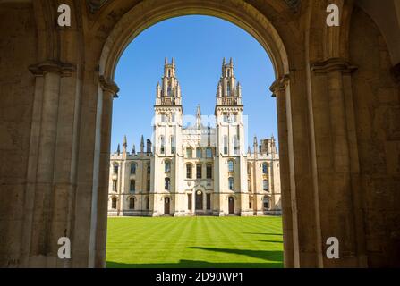 Oxford University College die Innenwände der gotischen Türme und des nördlichen Viertels des All Souls College Oxford Oxfordshire England UK GB Europa Stockfoto