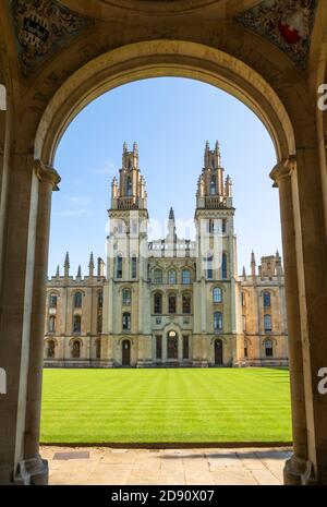 Oxford University College die Innenwände der gotischen Türme und des nördlichen Viertels des All Souls College Oxford Oxfordshire England UK GB Europa Stockfoto