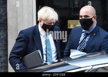 London, Großbritannien. November 2020. Westminster London 2. November 2020 Boris Johnson Premierminister verlässt Nr. 10, um eine Erklärung vor dem britischen Parlament abzugeben Kredit: MARTIN DALTON/Alamy Live News Stockfoto