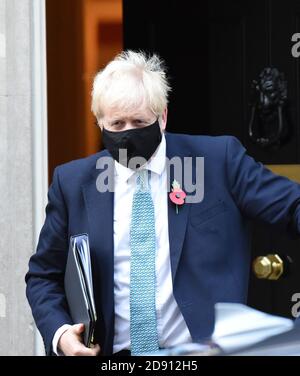 London, Großbritannien. November 2020. Westminster London 2. November 2020 Boris Johnson Premierminister verlässt Nr. 10, um eine Erklärung vor dem britischen Parlament abzugeben Kredit: MARTIN DALTON/Alamy Live News Stockfoto