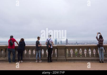 Lyon, Frankreich - 19. August 2019. Blick auf die Stadt Lyon von der Esplanade de Fourviere, Frankreich Stockfoto