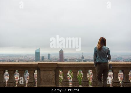 Lyon, Frankreich - 19. August 2019. Blick auf die Stadt Lyon von der Esplanade de Fourviere, Frankreich Stockfoto