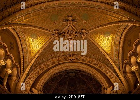 Lyon, Frankreich - 19. August 2019. Innenraum der Basilika Notre-Dame de Fourviere in Lyon, Rhone-Alpes, Frankreich. Stockfoto