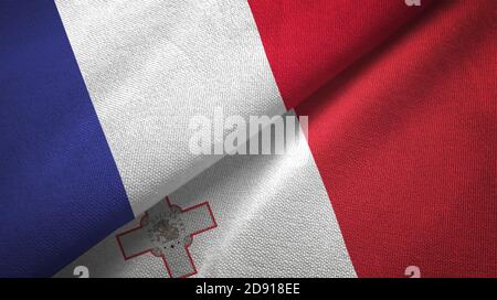 Frankreich und Malta zwei Flaggen Textiltuch, Stoff Textur Stockfoto