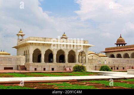 Agra, Indien - 18. August 2016: Khas Mahal, bedeckt mit weißem Marmor, war der Palast des Imperators im Agra Fort in Agra, Uttar Pradesh, Indien. Stockfoto