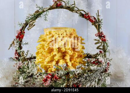 Neujahrsdessert. Sakotis litauische Kuchen Geschenk für Weihnachten oder Neujahr. Stockfoto
