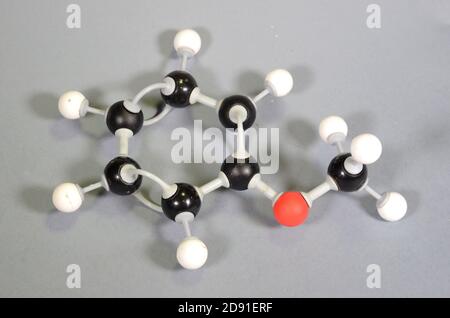 Molekülmodell von Anisol. Stockfoto