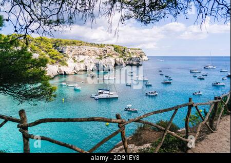 Panoramablick auf Cala Macarelleta, Menorca Spanien. Stockfoto