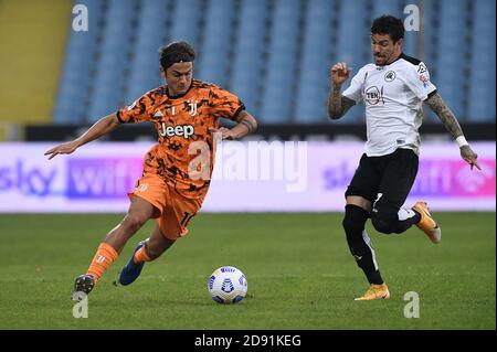 Paulo Dybala von Juventus FC im Einsatz gegen Diego Farias von AC Spezia während Spezia Calcio gegen Juventus FC, italienische Fußball Serie A Spiel, cesena, I C Stockfoto