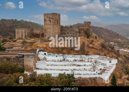 Mertola Castle, Baixo Alentejo, Portugal und Friedhof Stockfoto