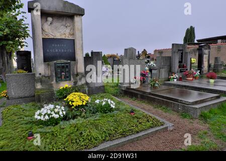 Ein Friedhof in Liban, Tschechien, vor dem Allerseelentag am 1. November 2020. (CTK Photo/Tomas Pekny) Stockfoto