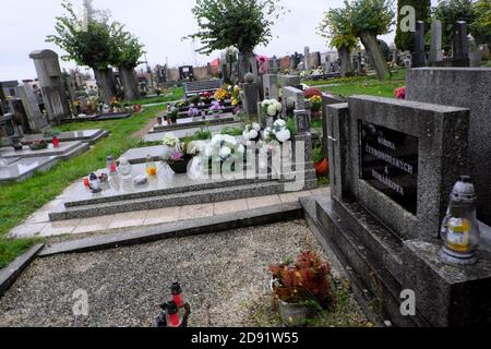 Ein Friedhof in Liban, Tschechien, vor dem Allerseelentag am 1. November 2020. (CTK Photo/Tomas Pekny) Stockfoto