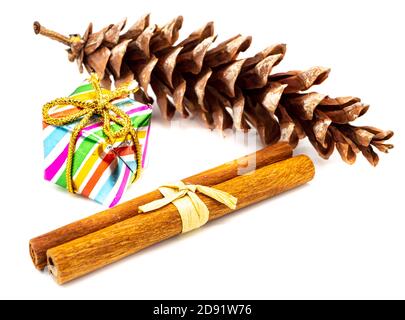 Weihnachtsdekoration für den Weihnachtsbaum isoliert auf weißem Hintergrund Stockfoto
