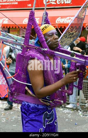 Tänzerin bei Nothing Hill Carnival Parade Stockfoto