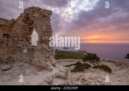 Sonnenuntergang auf der Monolithos Burg, Rhodos Insel, Griechenland Stockfoto