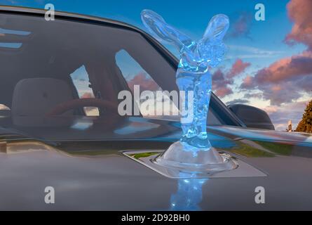 Illuminierter Rolls-Royce Spirit Of Ecstasy Stockfoto