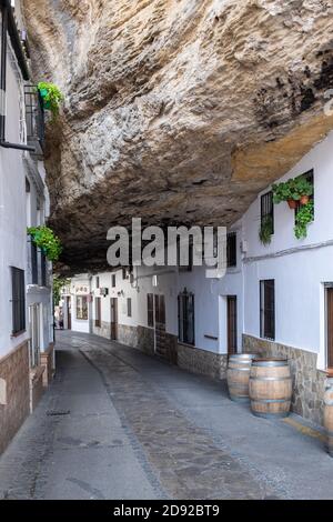 Straße in Setenil de las Bodegas, Cadiz, Ansalusia, Spanien Stockfoto