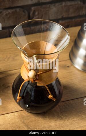 Hausgemachte Pour über Kaffee bereit zu trinken Stockfoto