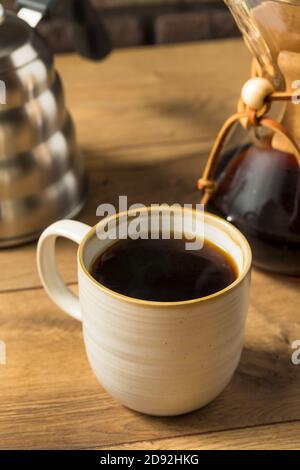 Hausgemachte Pour über Kaffee bereit zu trinken Stockfoto