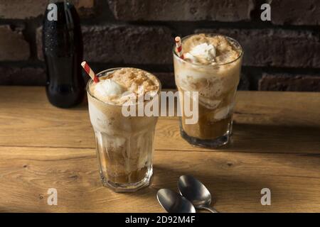 Hausgemachte braune Kuh Eis Float mit Cola Stockfoto