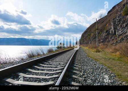 Circum Baikalbahn im Winter. Circum Baikalbahn in sonnigen Tag im Winter. Stockfoto