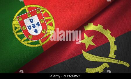 Portugal und Angola zwei Flaggen Textiltuch, Stoff Textur Stockfoto