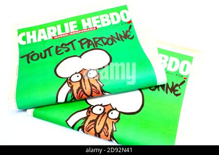 Die französische Satirezeitung CHARLIE HEBDO Nr. 1178, veröffentlicht am 14. Januar 2015. Die erste Ausgabe nach dem Charlie Hebdo Shooting am 7. Januar 2015 Stockfoto