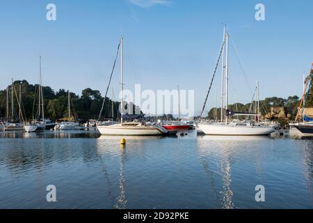 Sonnenaufgang auf Stiefeln vor Conleau Beach am Golf von Morbihan, Vannes, Bretagne, Frankreich Stockfoto