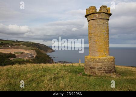 The Duke's Candlesticks bei Berriedale in Caithness, Schottland. Arbeit für die Neuausrichtung der A9 an der Haarnadel auf der Berriedale Braes Beyond. Stockfoto