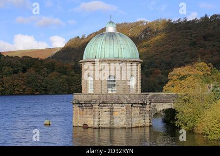 Foel Tower für Wassergewinnung, Garreg DDU Reservoir, Elan Valley, Rhayader, Radnorshire, Powys, Wales, Großbritannien, Großbritannien, Großbritannien, Großbritannien, Europa Stockfoto