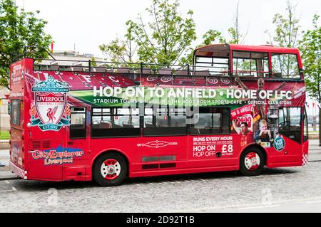 Liverpool Football Club Hop-on-Hop-off Sightseeing-Bus nach Anfield. Stockfoto