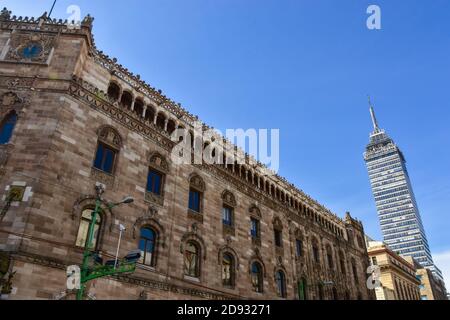 Torre Latinoamericana ist ein Wolkenkratzer in der Innenstadt von Mexiko-Stadt Stockfoto