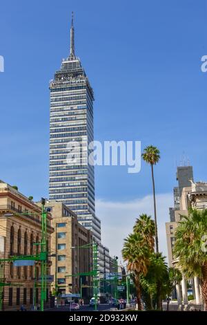 Torre Latinoamericana ist ein Wolkenkratzer in der Innenstadt von Mexiko-Stadt Stockfoto