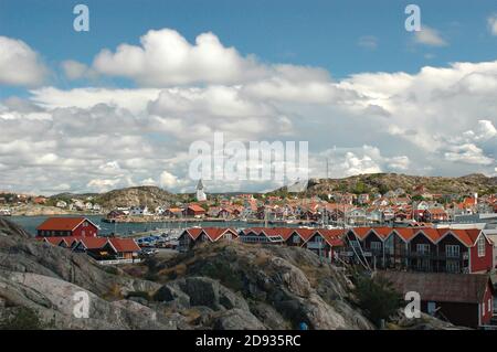 Blick auf die Stadt Skärhamn auf der westschwedischen Insel Tjörn, historische Bohuslän Provinz, Västra Götalands län, Schweden, Europa Stockfoto