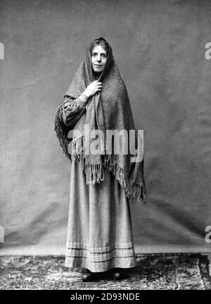 ANNIE KENNEY (1879-1953) Englisch Suffragette in der Kleidung der Arbeit Klasse Mädchen Stockfoto