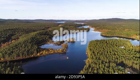 Arktischer See Sotkajarvi in Lappland Stockfoto