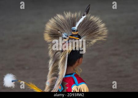 Indianische Kinder tragen traditionelle Kleidung Tanz, Omak, Washington State, USA Stockfoto