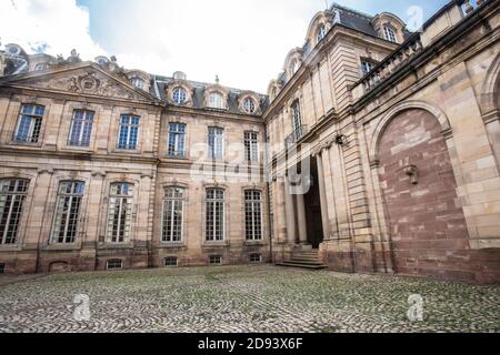 Straßburg, Frankreich - 7. September 2018: Palais Rohan vom Hof aus gesehen in Straßburg Frankreich Stockfoto