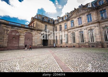 Straßburg, Frankreich - 7. September 2018: Palais Rohan vom Hof aus gesehen in Straßburg Frankreich Stockfoto