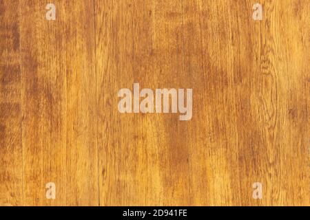 Textur von lackierten Holzplanken in braun lackiert. Stockfoto