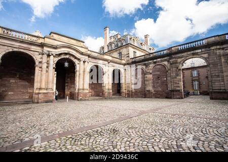 Straßburg, Frankreich - 7. September 2018: Palais Rohan vom Hof aus gesehen in Straßburg Frankreich Stockfoto