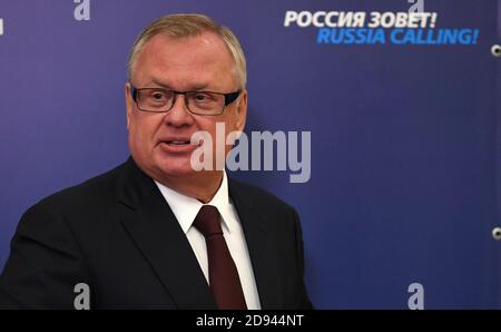 Russischer VTB-Chef Andrei Kostin während einer Videokonferenz der 12. VTB-Hauptstadt Russland ruft! Investitionsforum mit Präsident Wladimir Putin aus der offiziellen Residenz in Novo-Ogaryovo 29. Oktober 2020 außerhalb von Moskau, Stockfoto