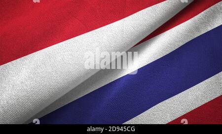 Indonesien und Thailand zwei Flaggen Textiltuch, Stoff Textur Stockfoto