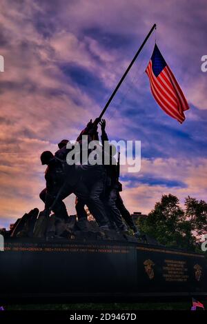 Das United States Marine Corps war Memorial befindet sich im Arlington Ridge Park bei Sonnenuntergang Stockfoto