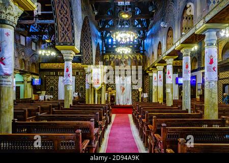 Im Inneren der koptisch-orthodoxen Kirche der Heiligen Jungfrau Maria auch bekannt als die Hängende Kirche im koptischen Viertel von Kairo, Ägypten Stockfoto